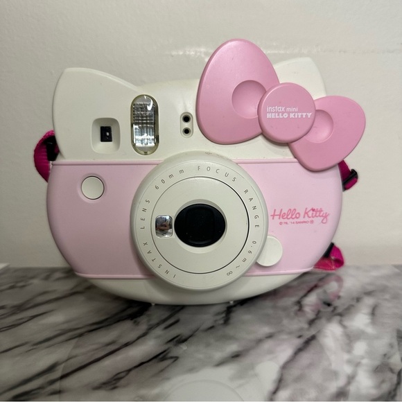 Hello Kitty Instax Mini Camera - Picture 2 of 4